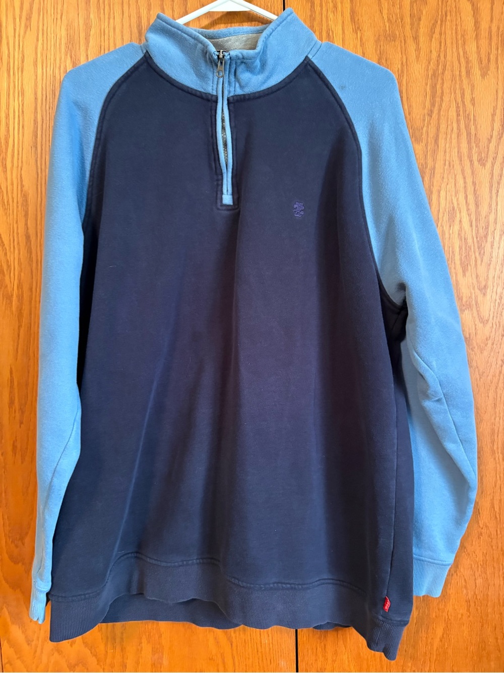 Izod Men's Navy and Light Blue Quarter-Zip Fleece Pullover
